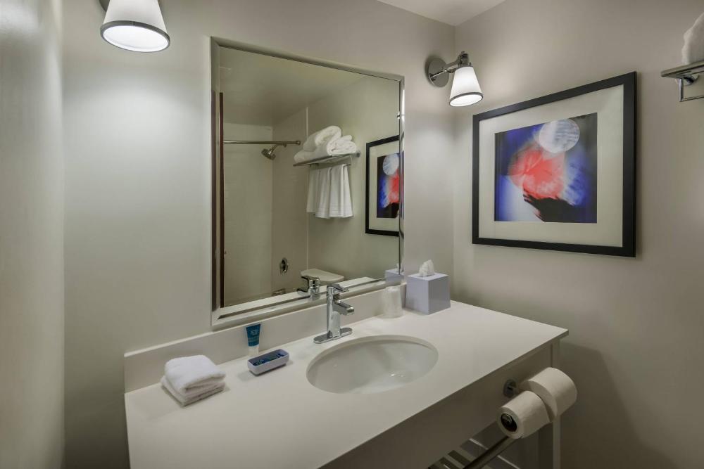 Junior Suite, 2 Queen Beds, Mountain View interior