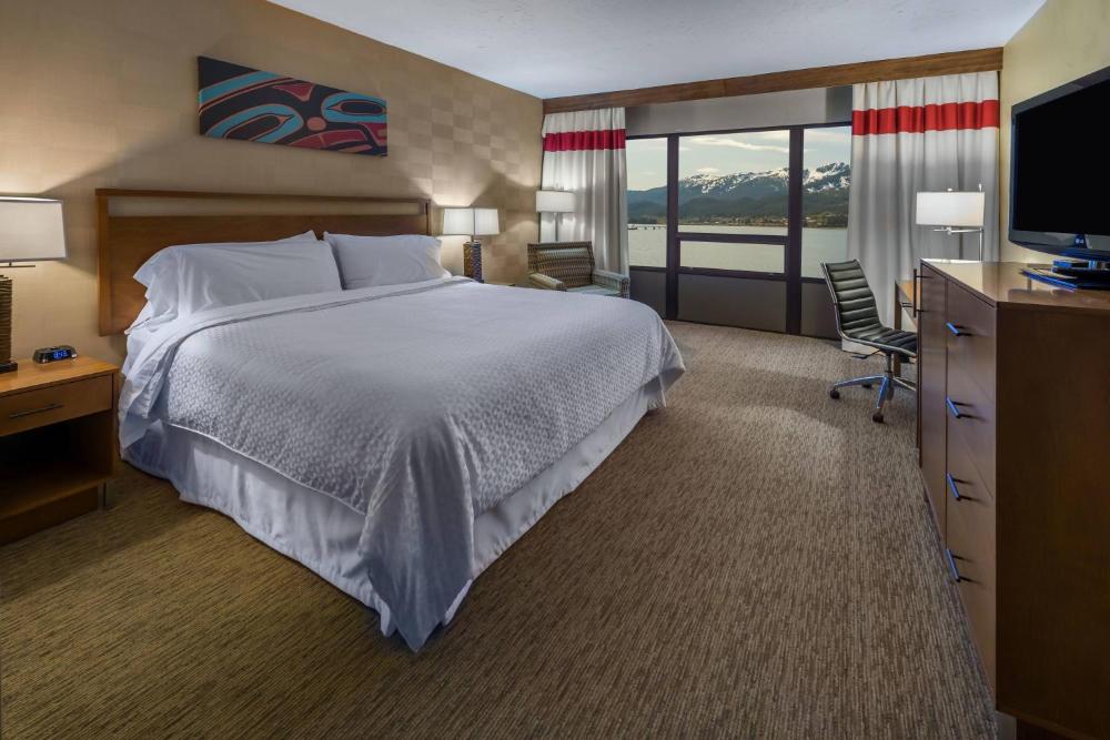 Guest room, King bed, Water view interior
